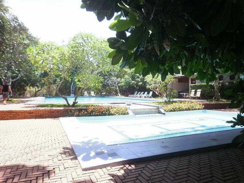 Peacock Beach Hotel Hambantota Exterior foto