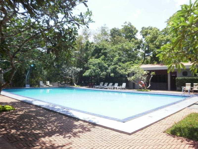 Peacock Beach Hotel Hambantota Exterior foto