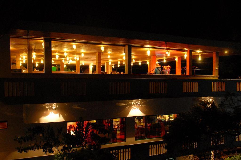 Peacock Beach Hotel Hambantota Exterior foto