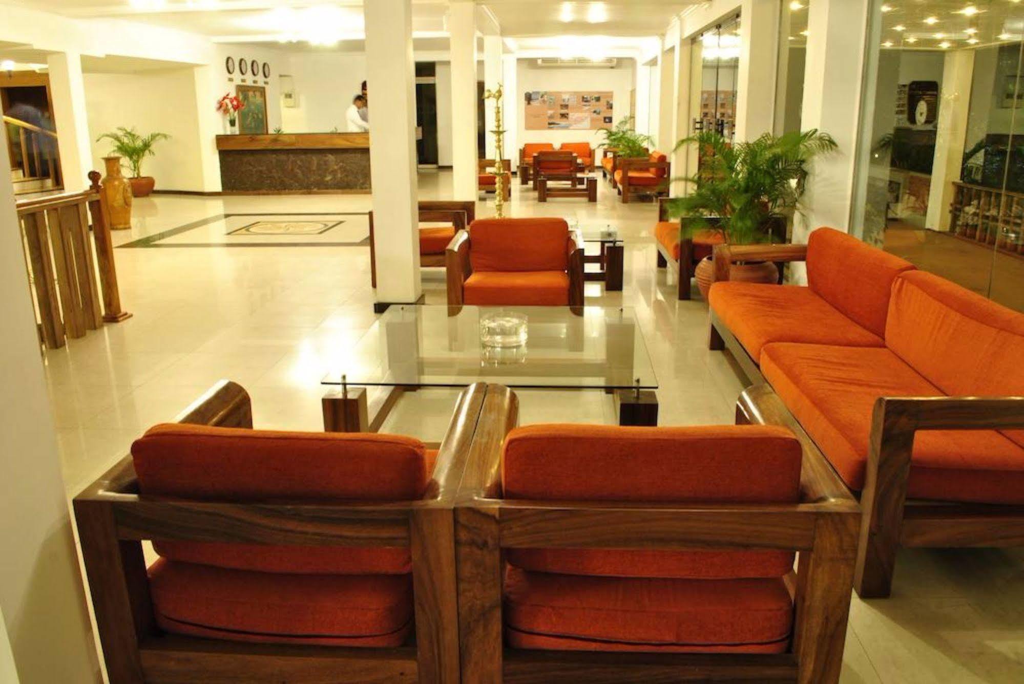 Peacock Beach Hotel Hambantota Exterior foto