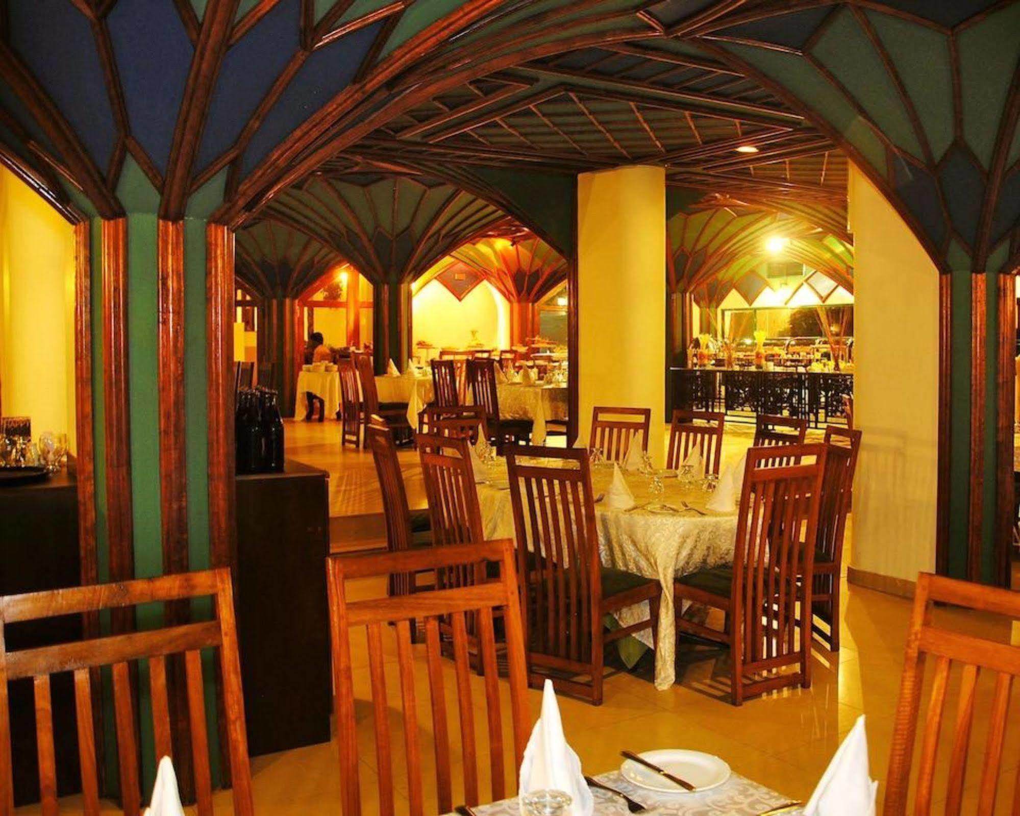 Peacock Beach Hotel Hambantota Exterior foto