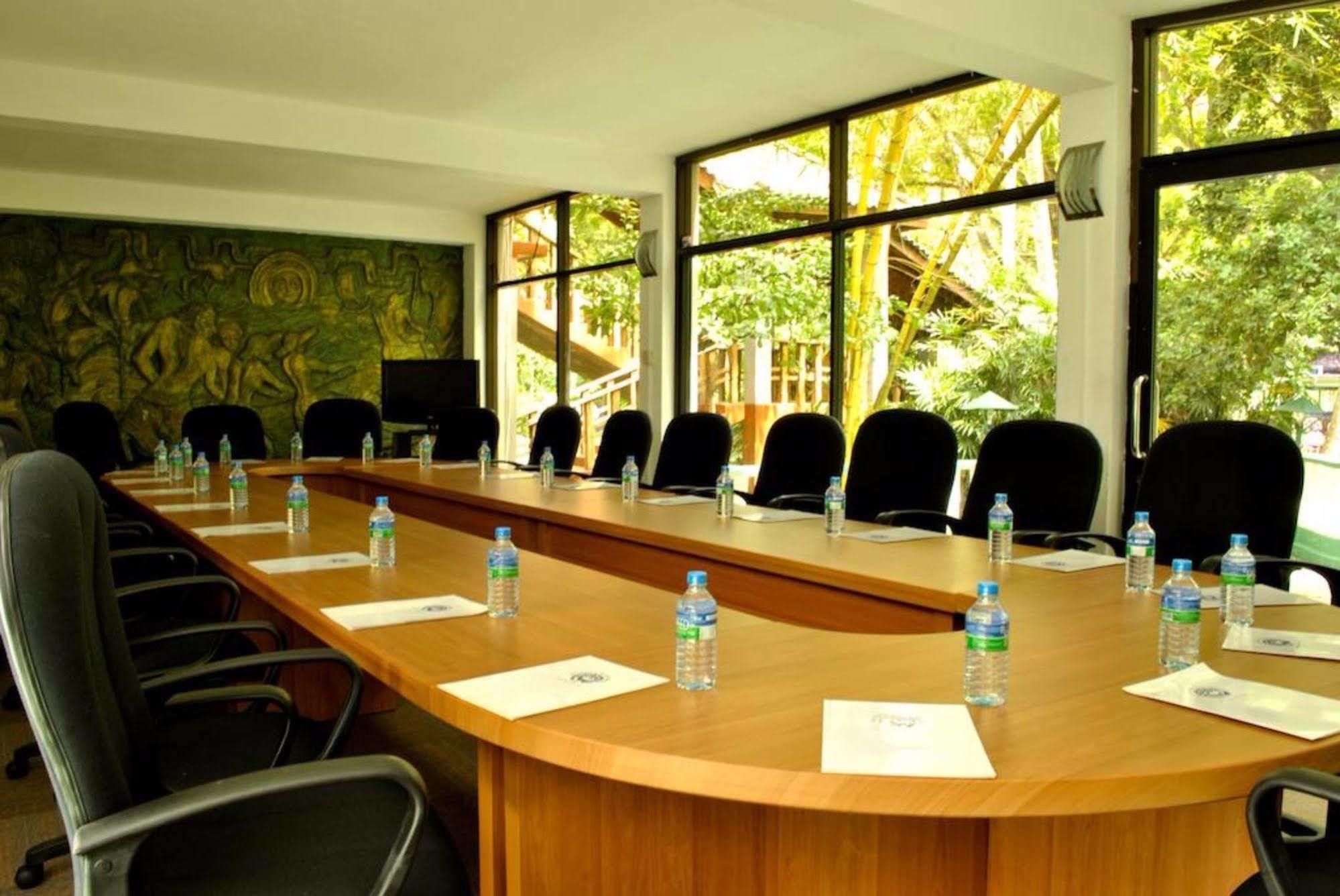 Peacock Beach Hotel Hambantota Exterior foto