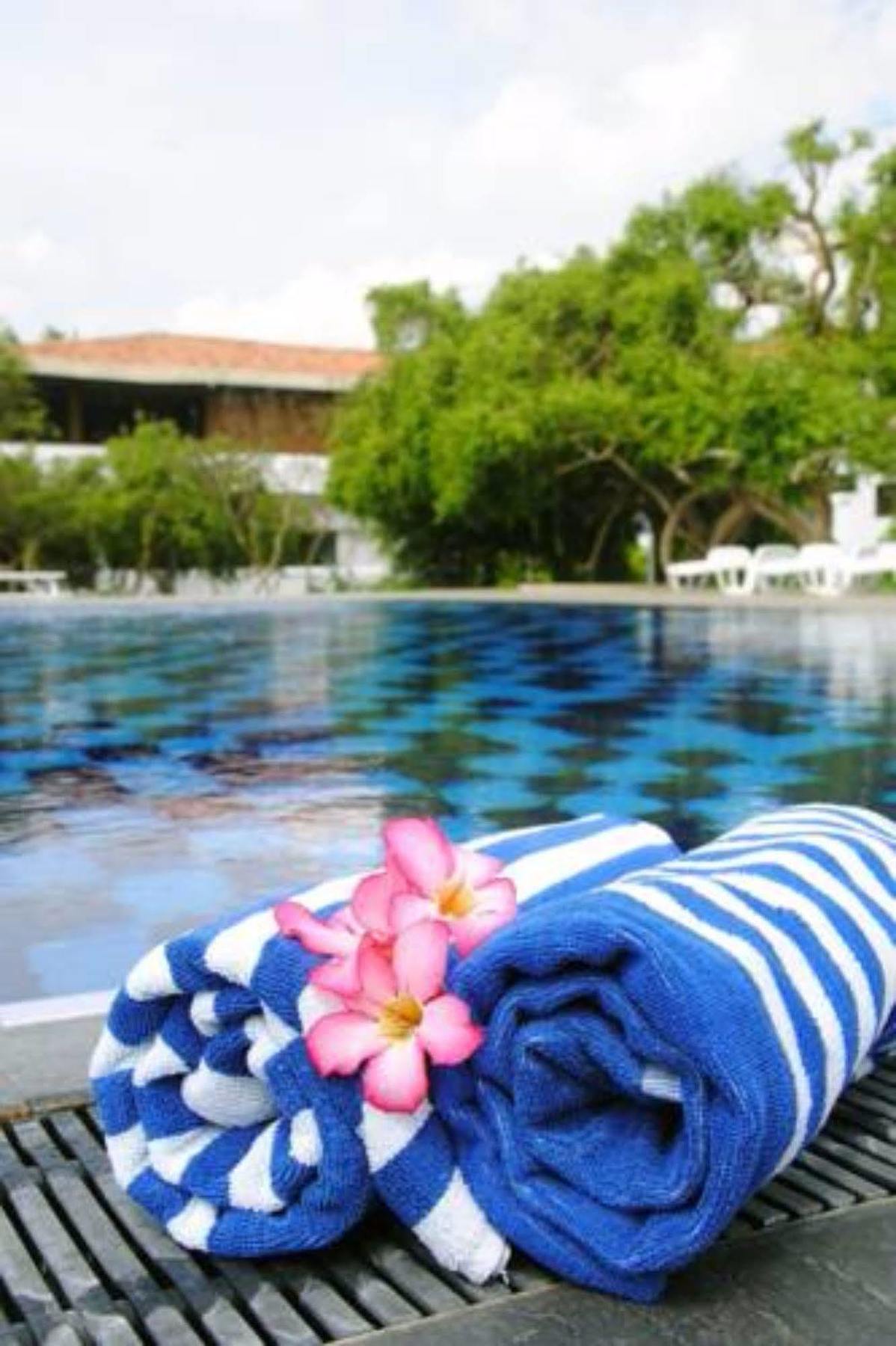 Peacock Beach Hotel Hambantota Exterior foto