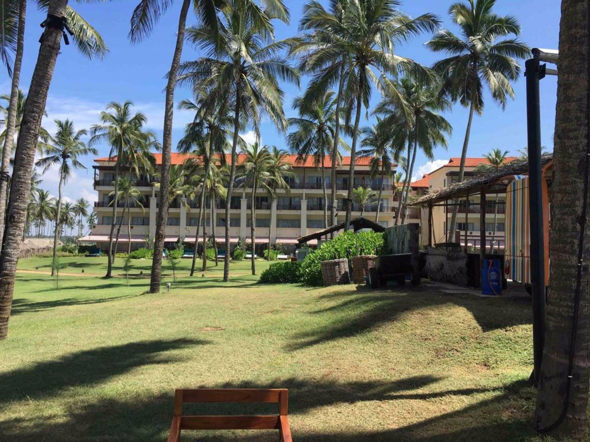 Peacock Beach Hotel Hambantota Exterior foto